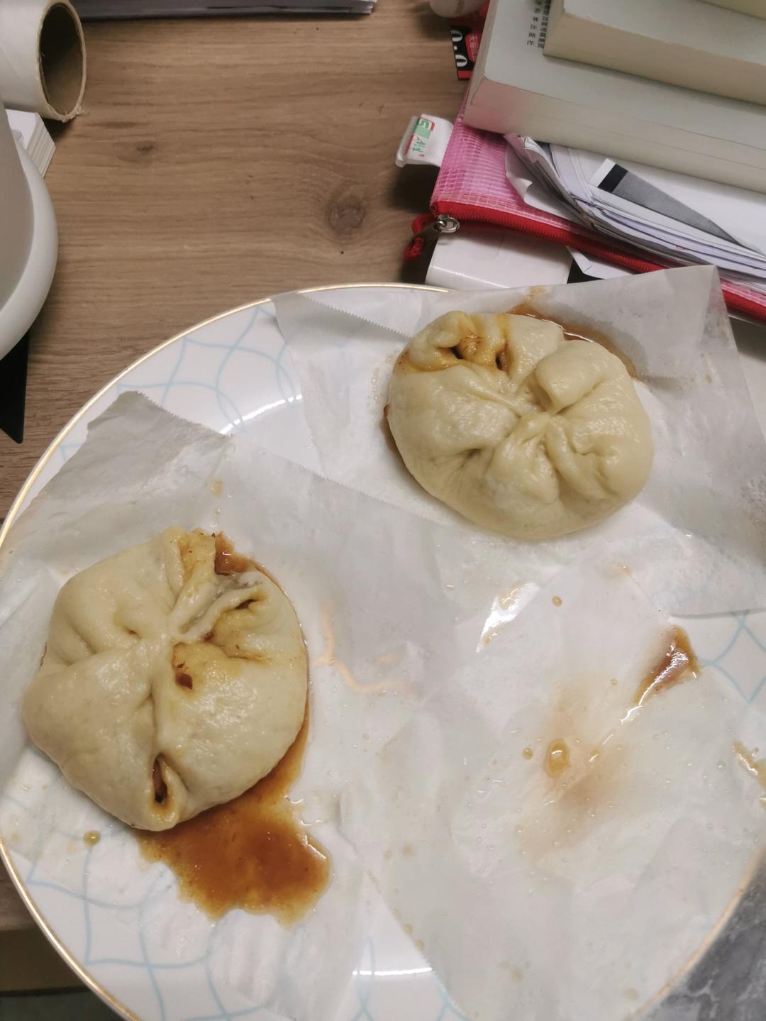 云朵般松软爆浆蜜汁叉烧包