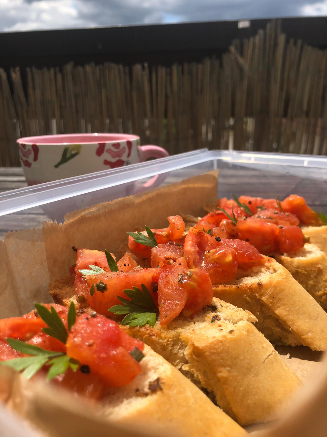 聚会必备『意式烤面包Bruschetta+番茄+罗勒』，没有比它更简单的了！