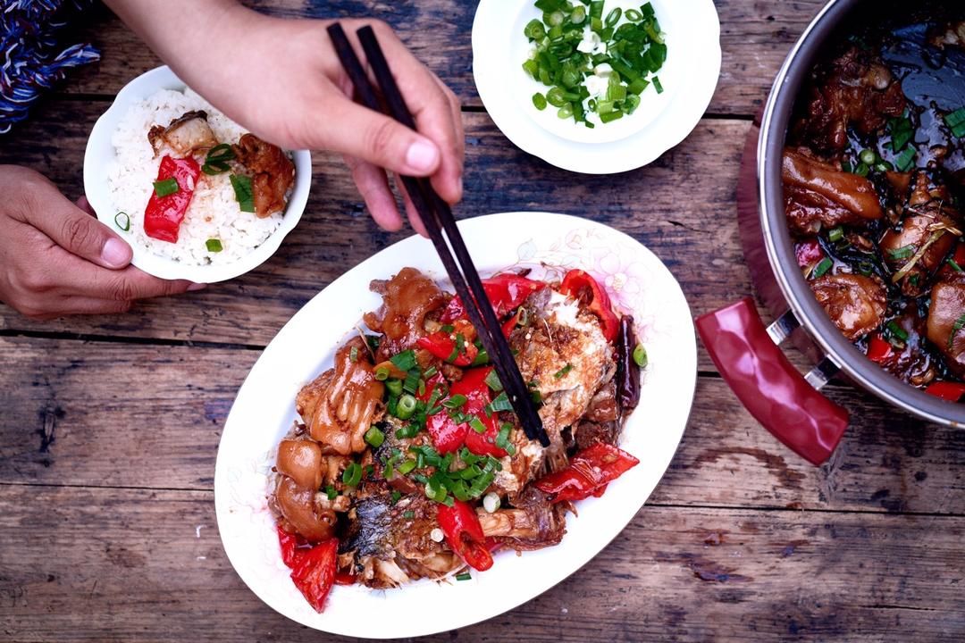 秘制红焖猪蹄鱼