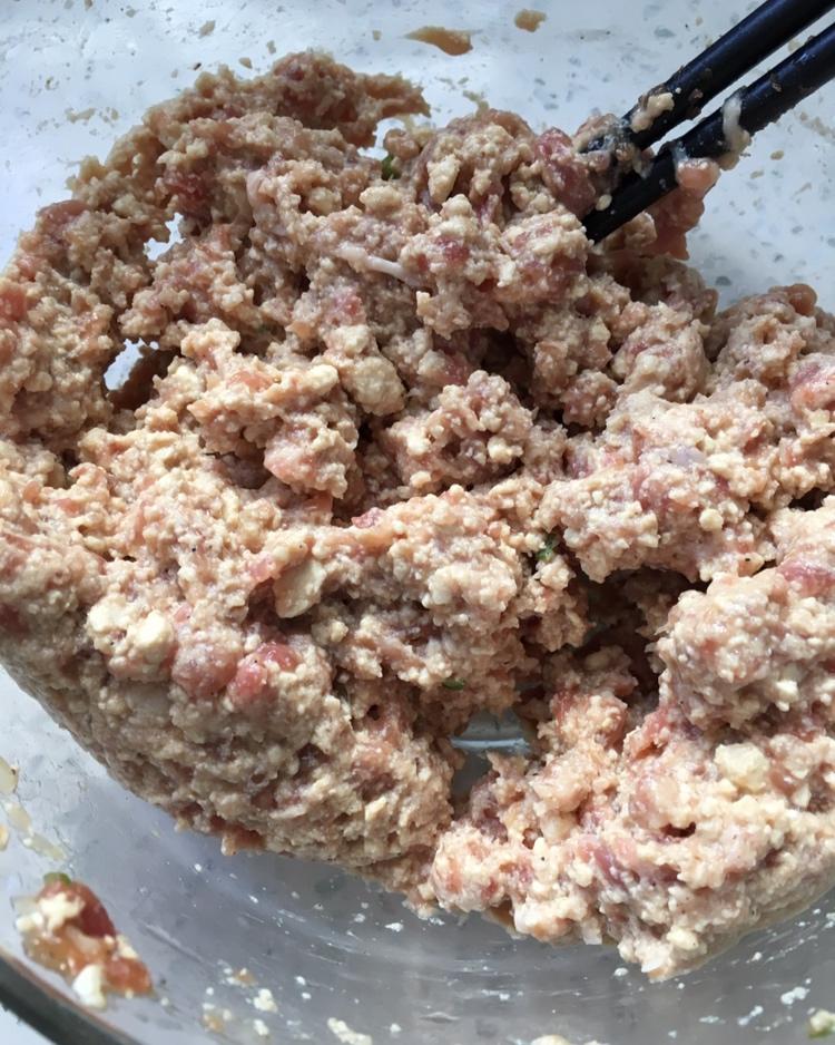 香炸豆腐肉丸子