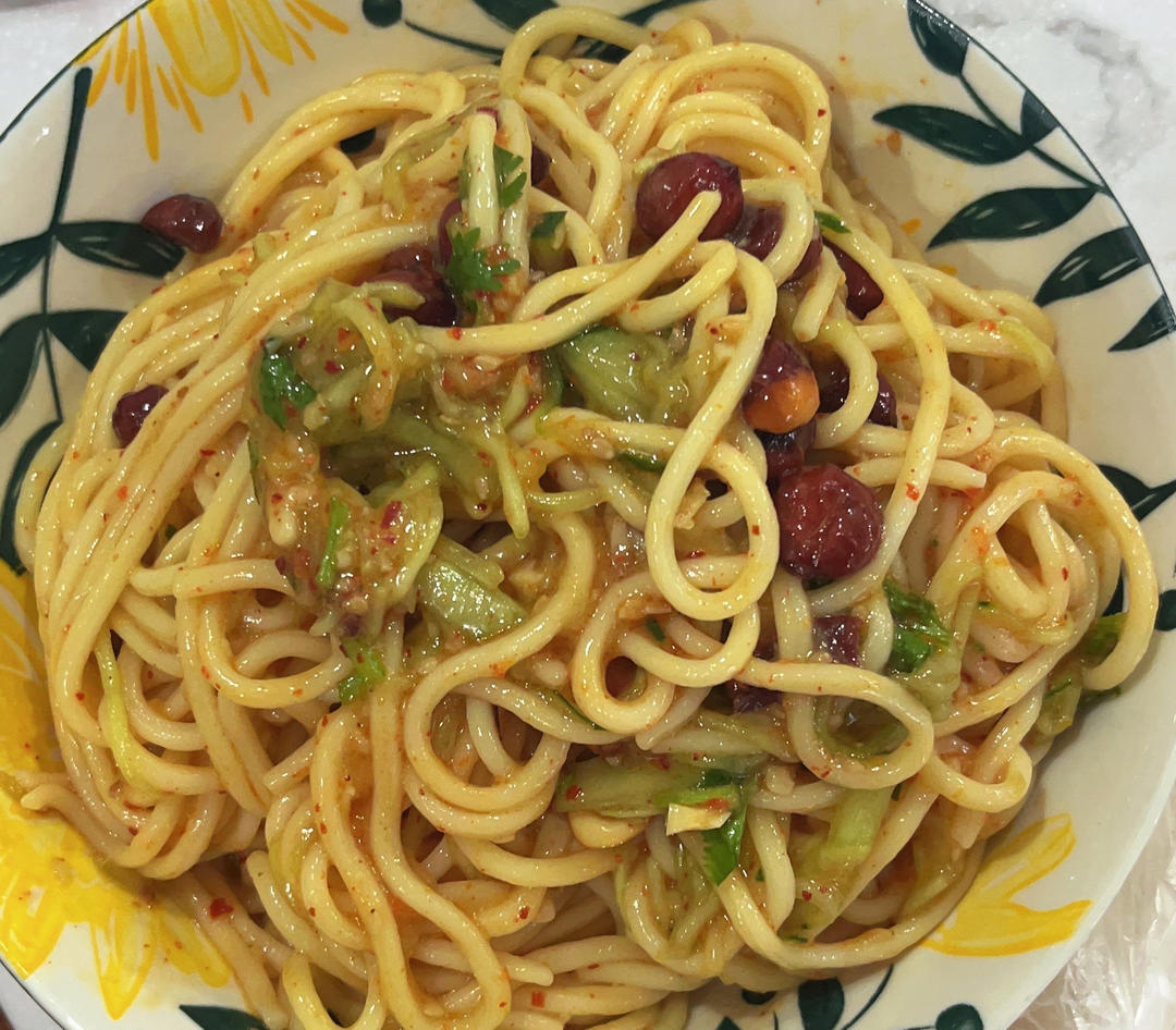 酸辣爽口的凉拌面！保证吃一次就上瘾