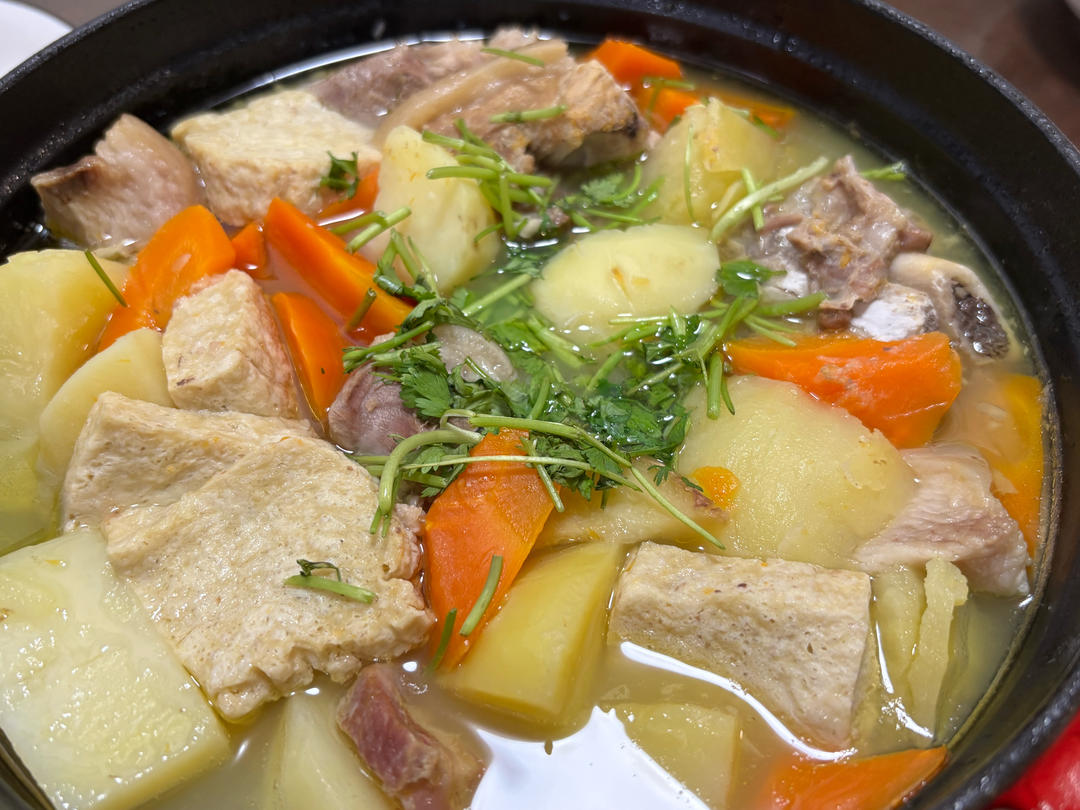 土豆胡萝卜炖肉