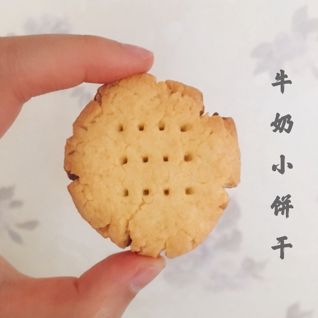 牛奶饼干