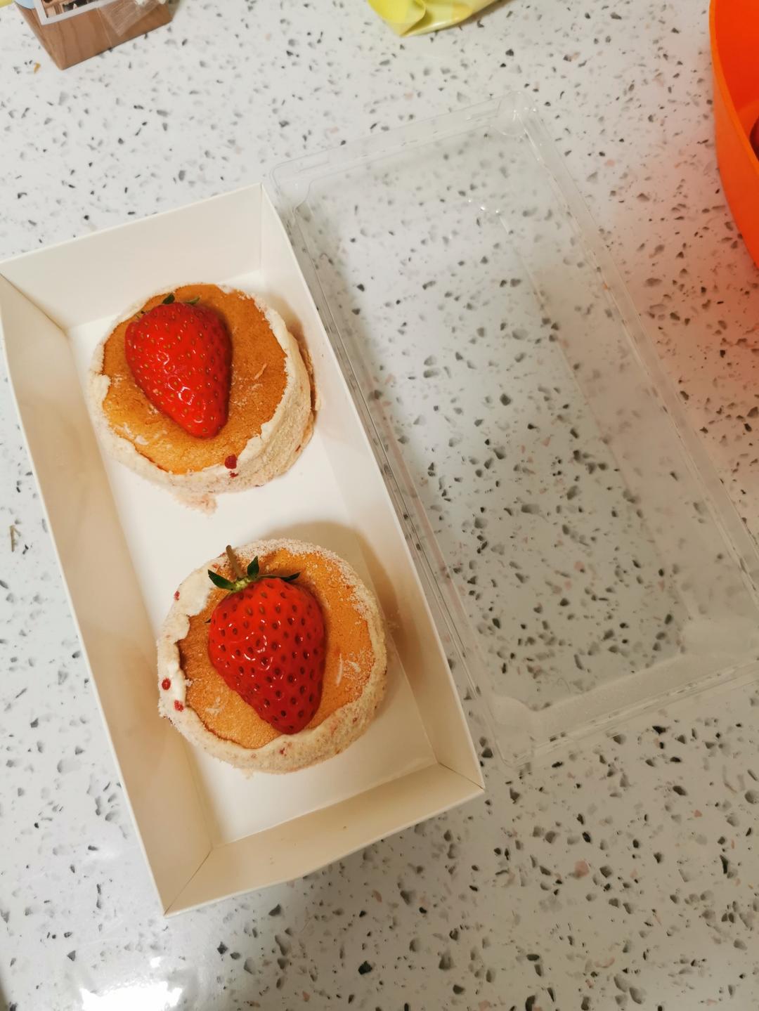 网红甜品|草莓雪域小贝🍰奶香浓郁做法简单