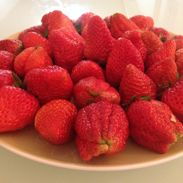 妞妞2012做的草莓果盘给冬天来点颜色