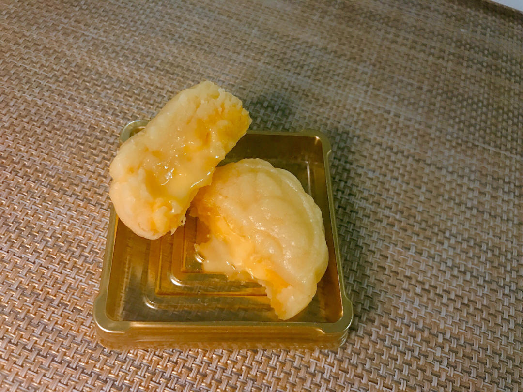 金沙流心奶黄月饼