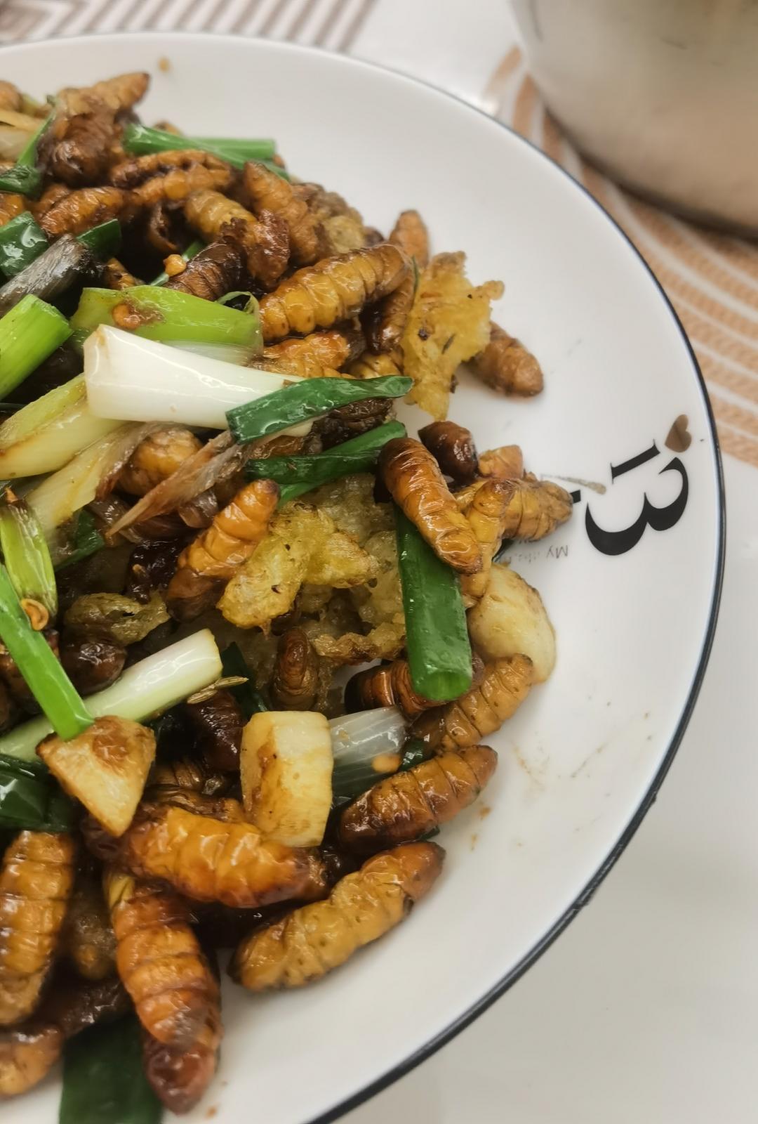 超好吃的干煸蚕蛹