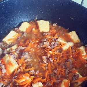 胡萝卜肉沫煮豆腐，增强免疫力的做法 步骤11