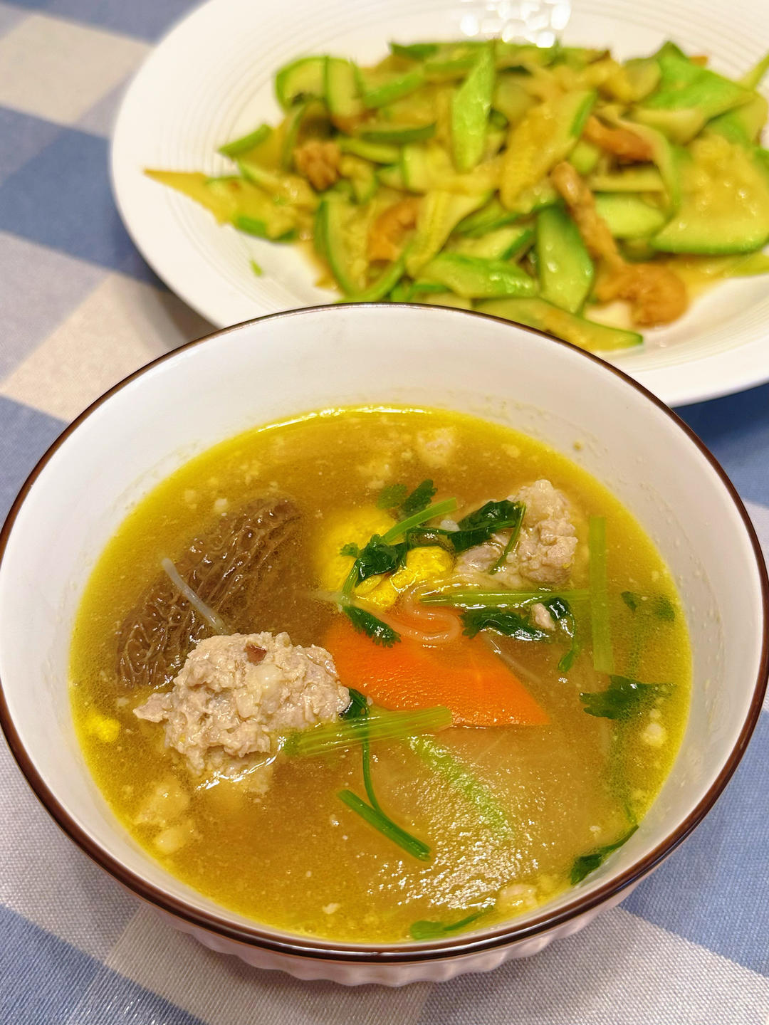 羊肚菌肉丸汤