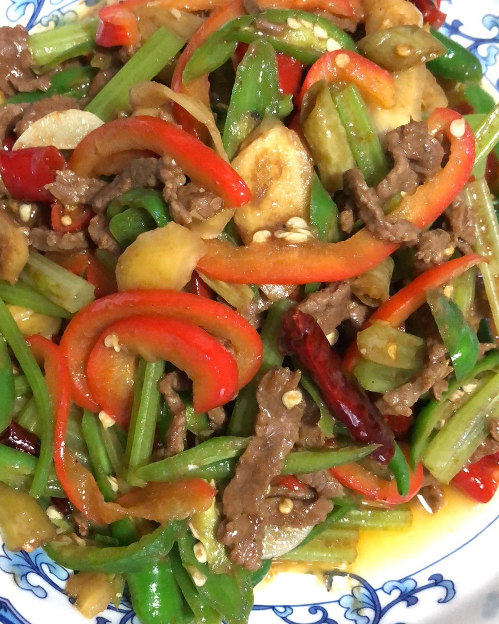 芹菜泡椒牛肉丝