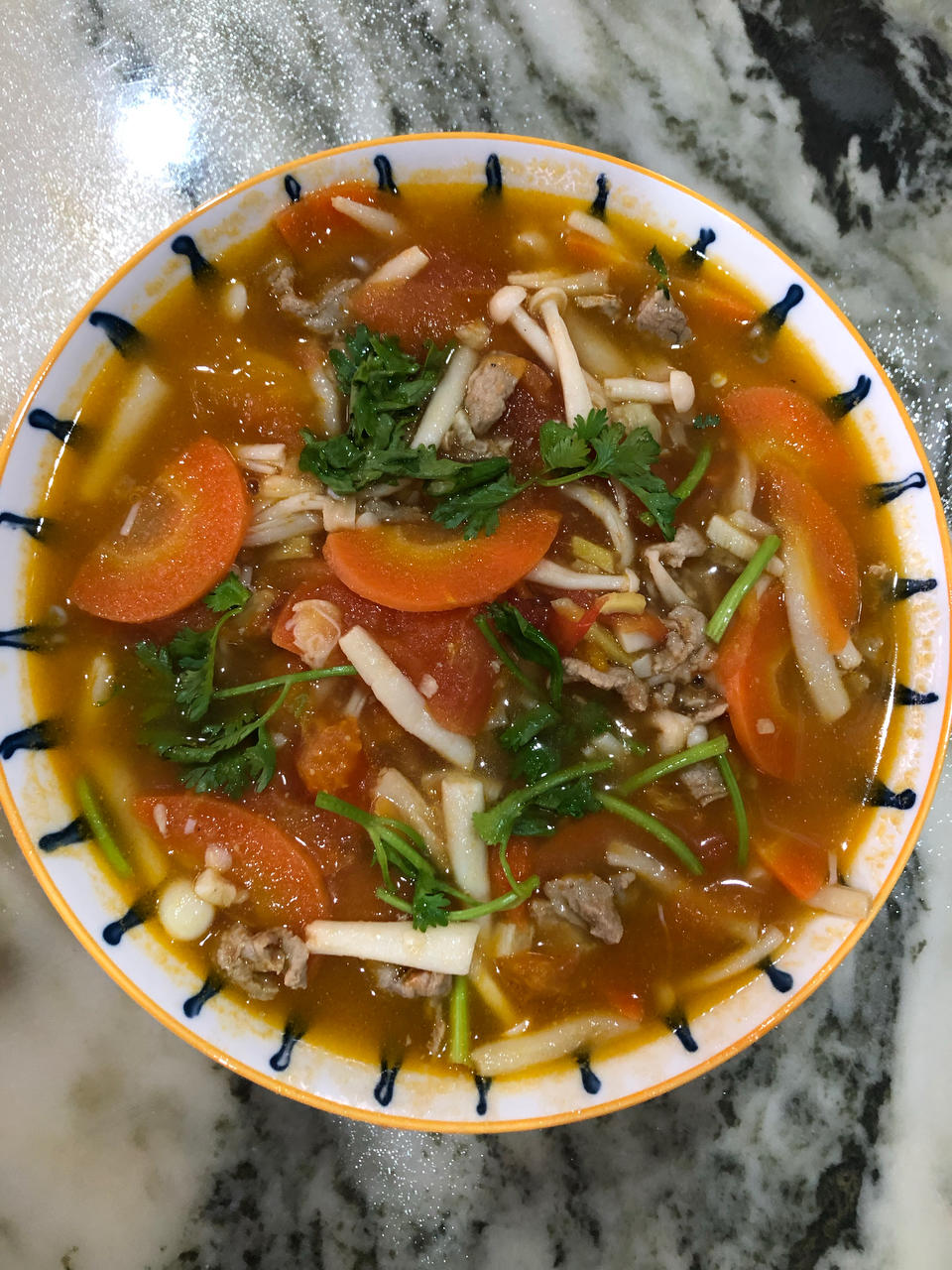 个人版番茄金针菇肉片汤