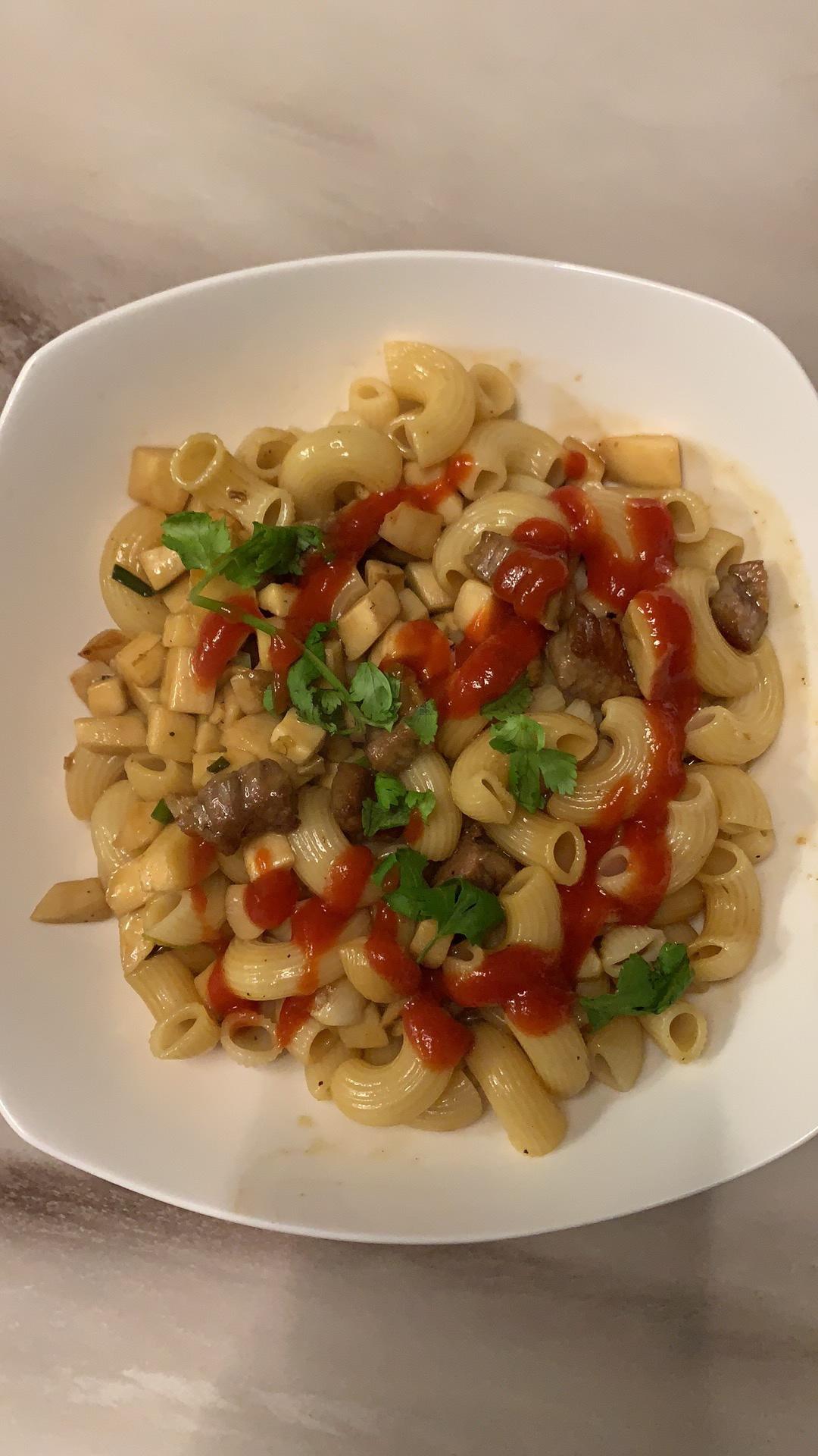 牛肉粒炒意大利通心粉