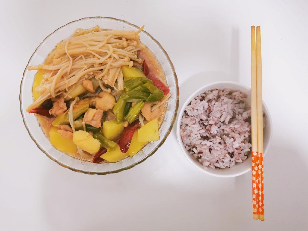 【黄焖鸡米饭】