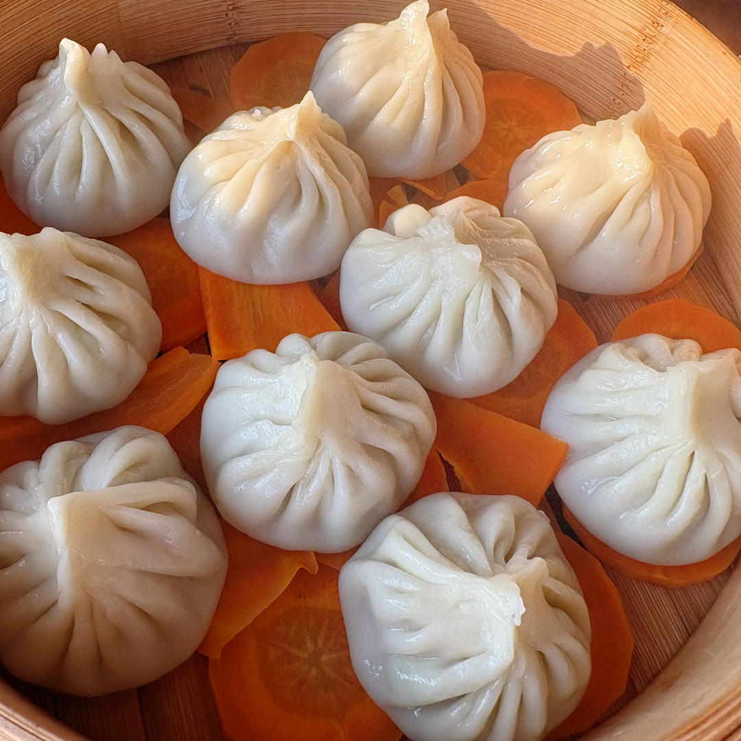 上海小笼包灌汤包