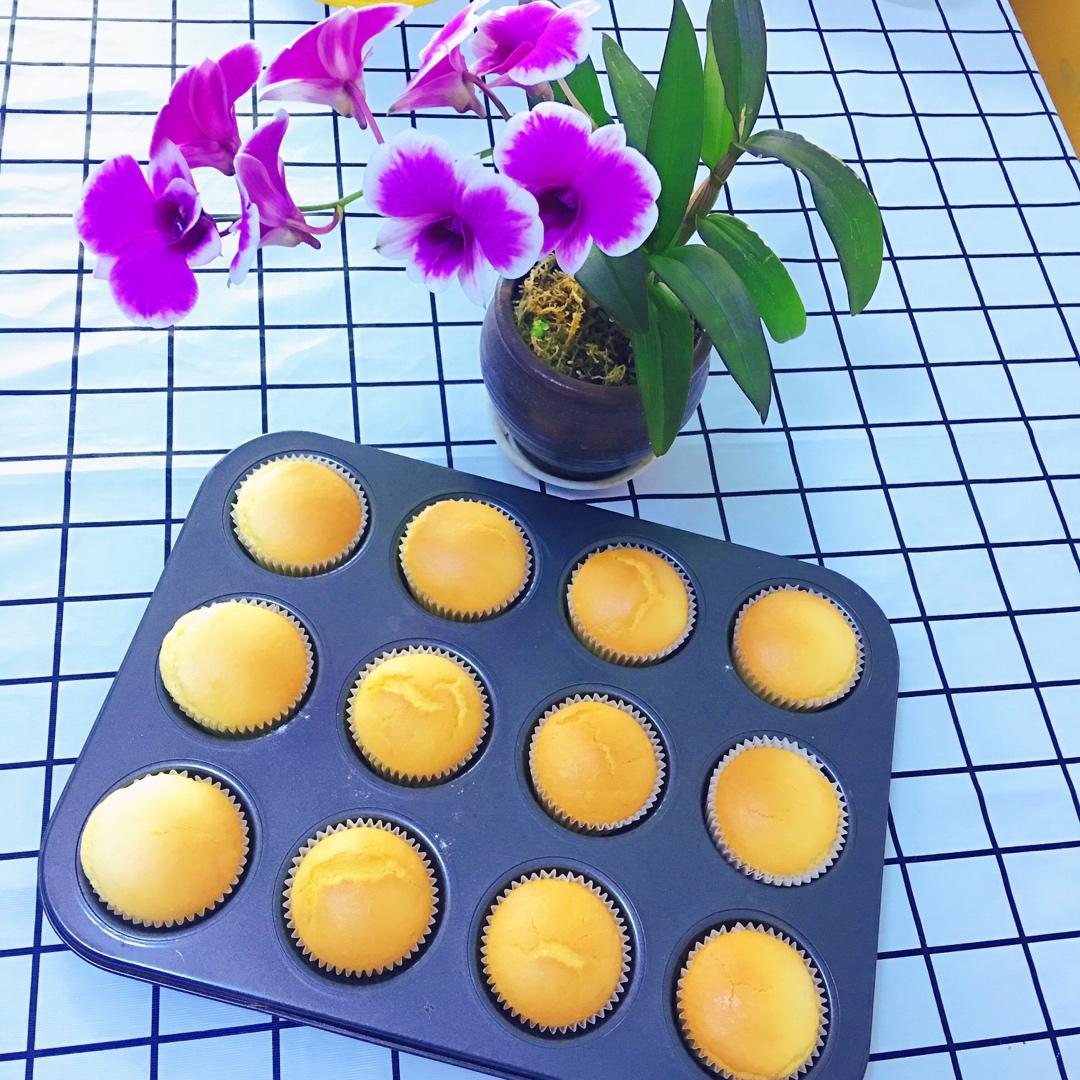 原味海绵纸杯蛋糕（非常适合裱花、盖糖皮的cupcake方子）