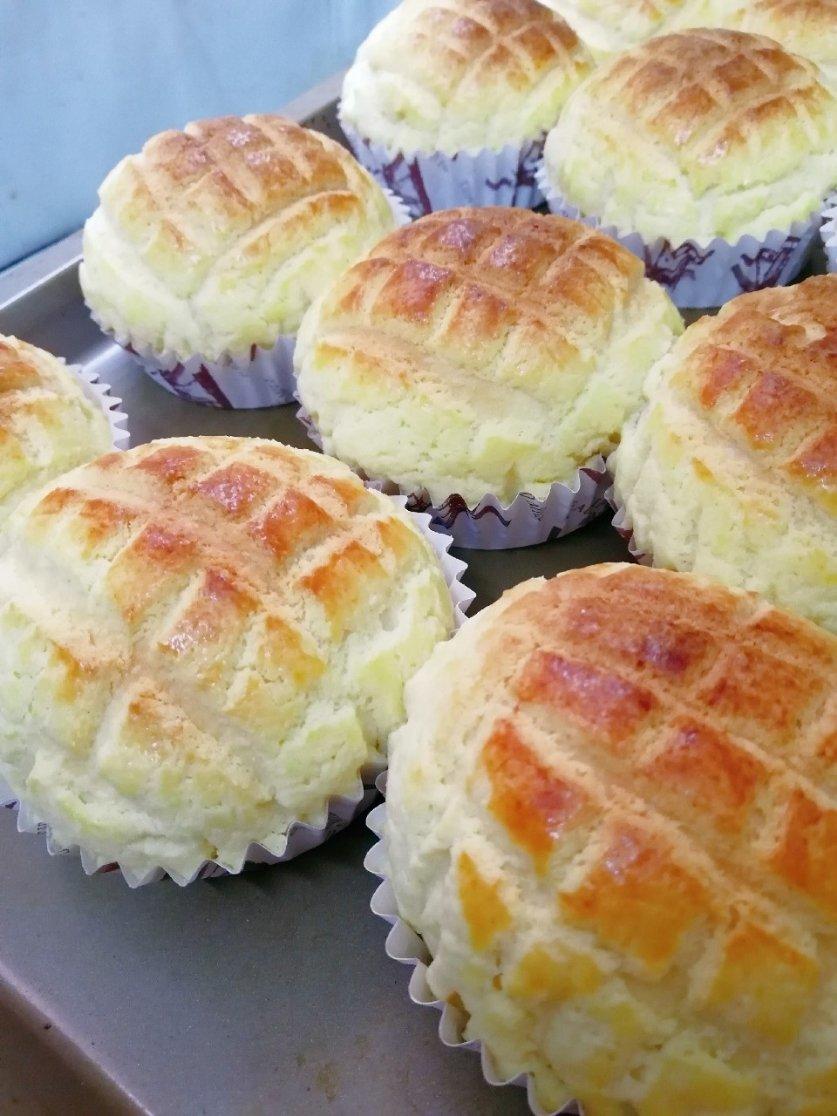 好吃到炸裂的港式菠萝包（附带制作酥皮的小视频）