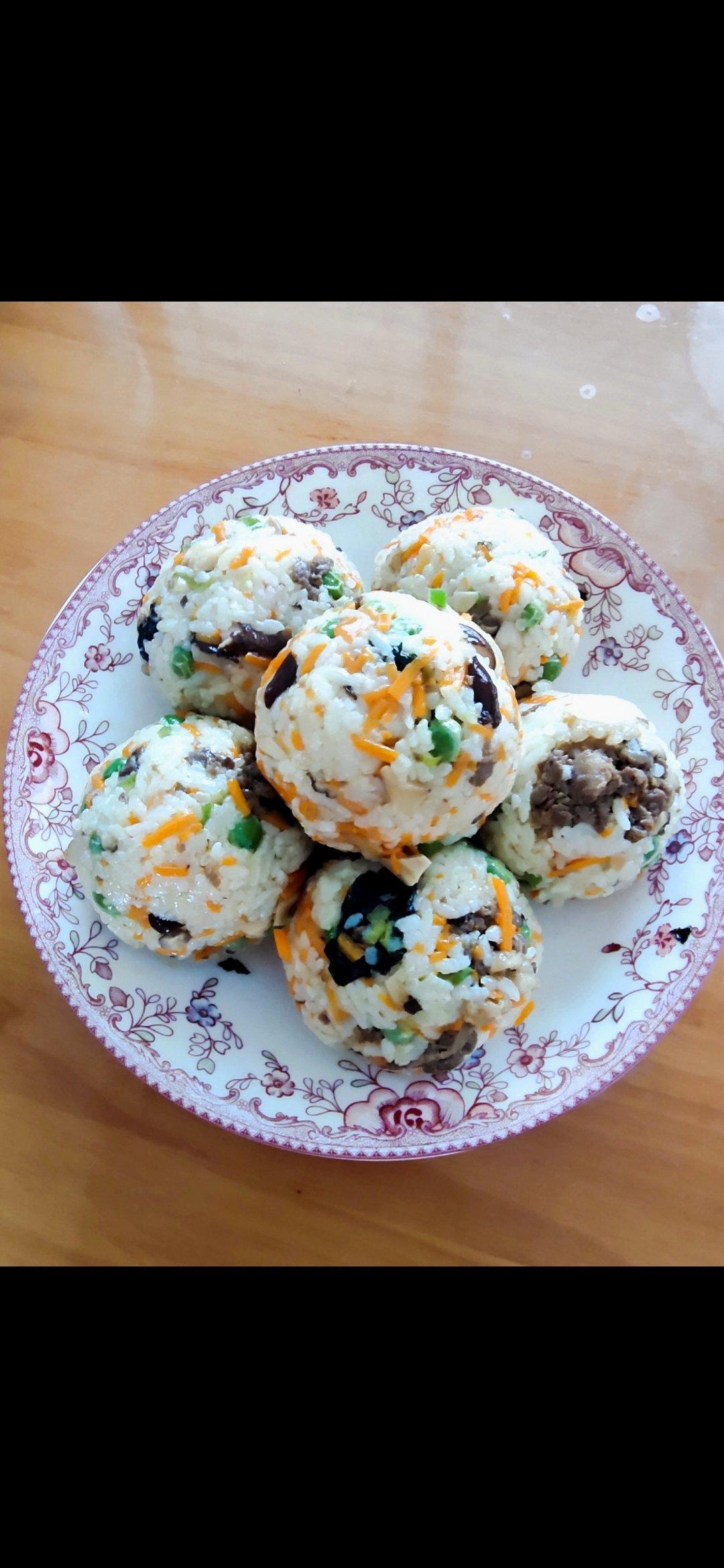 可爱猫咪呢做的小盆友超爱的肉松饭团子