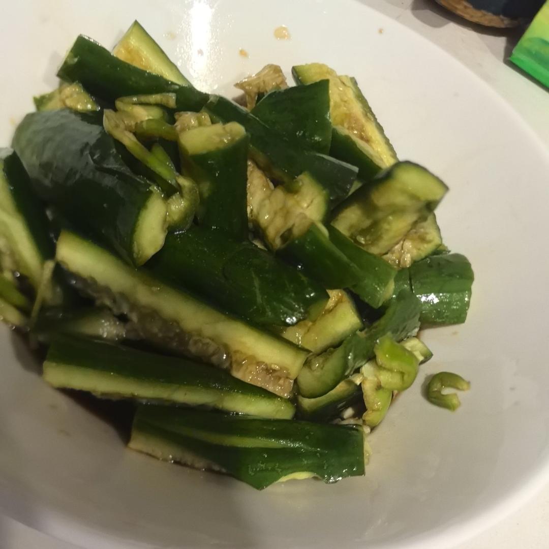 夏季简单快速凉拌黄瓜