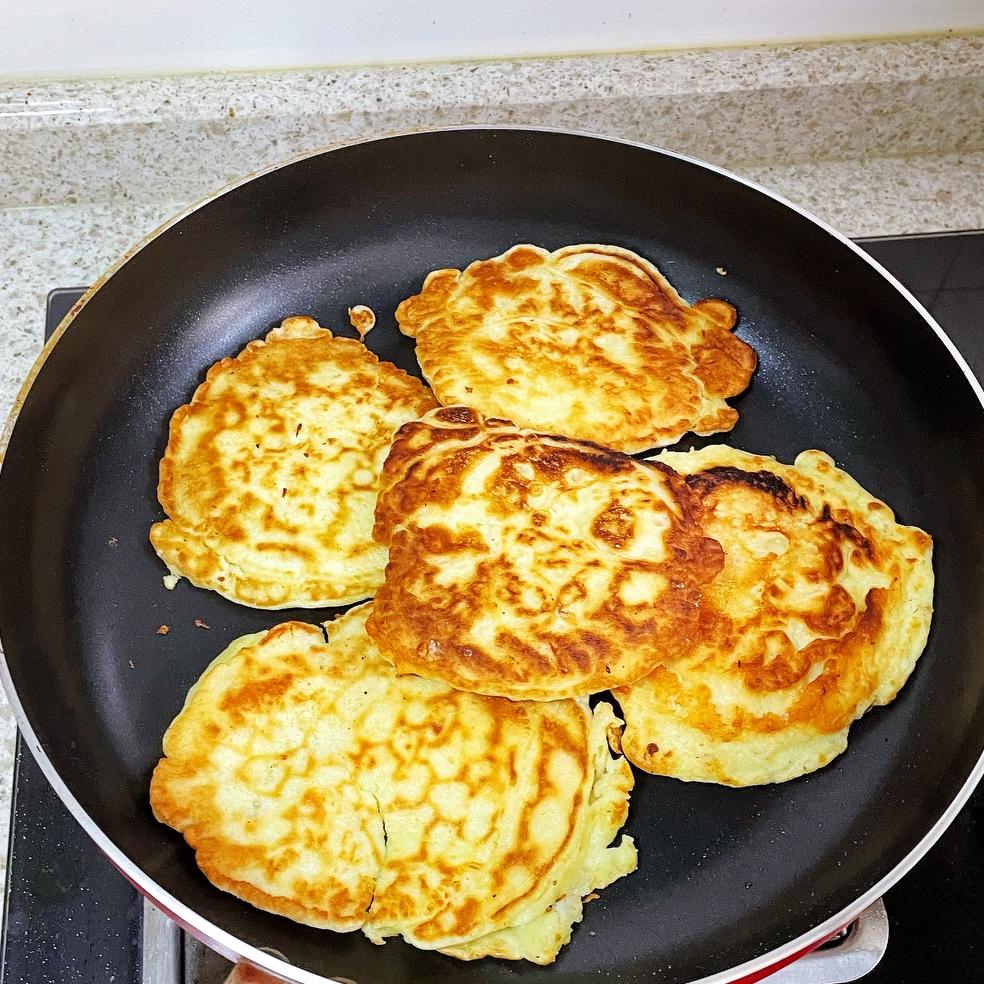 虾肉蛋饼的做法
