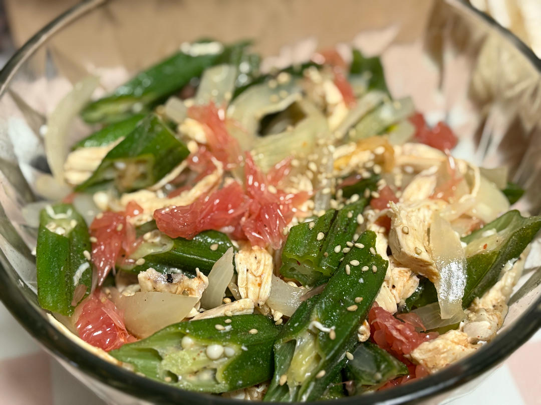 柠檬黑椒味的秋葵拌鸡胸肉（降脂减肥.酸爽一夏）