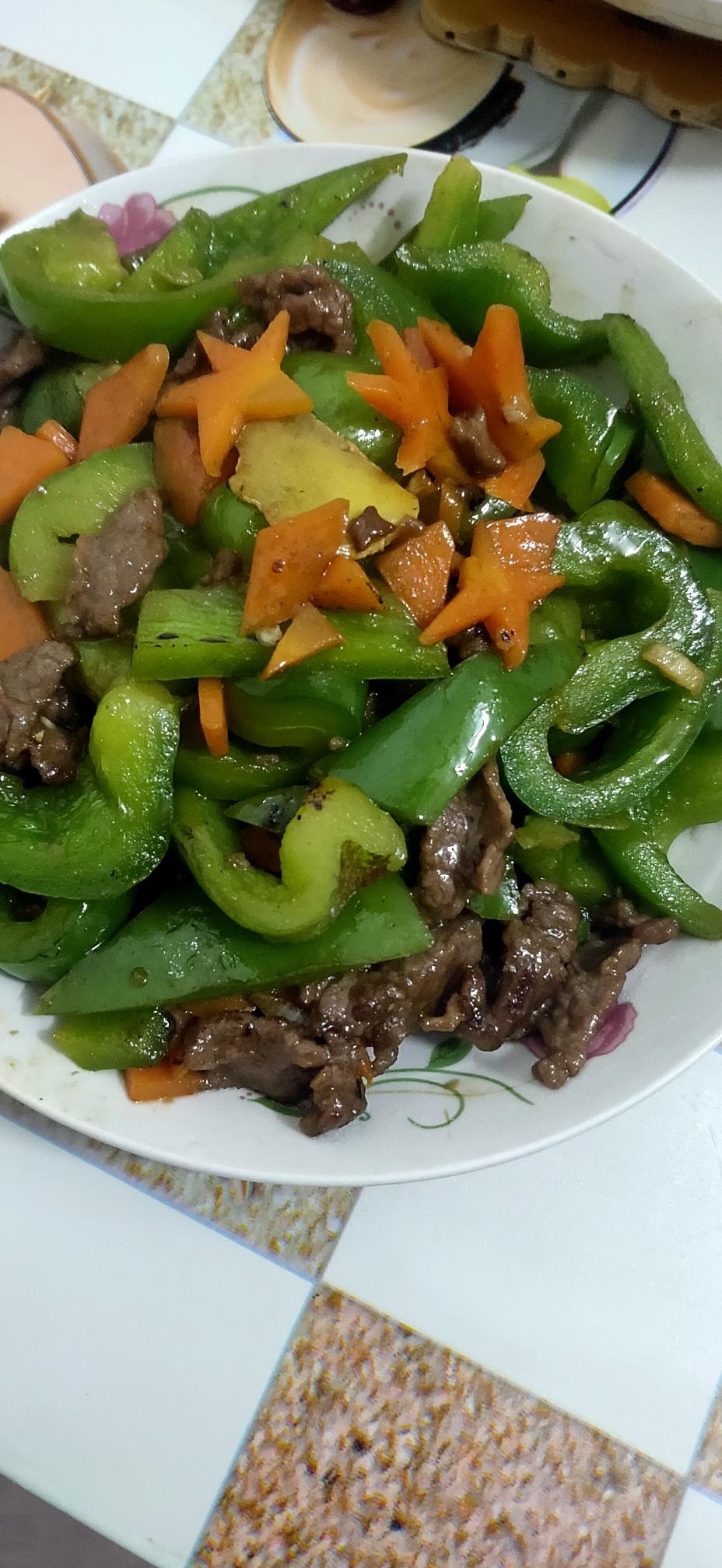 牛肉炒菜椒的做法