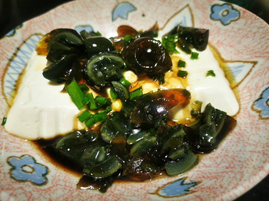 皮蛋拌豆腐