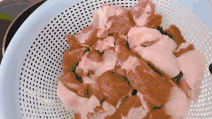祖传萝卜烧肉的做法 步骤3