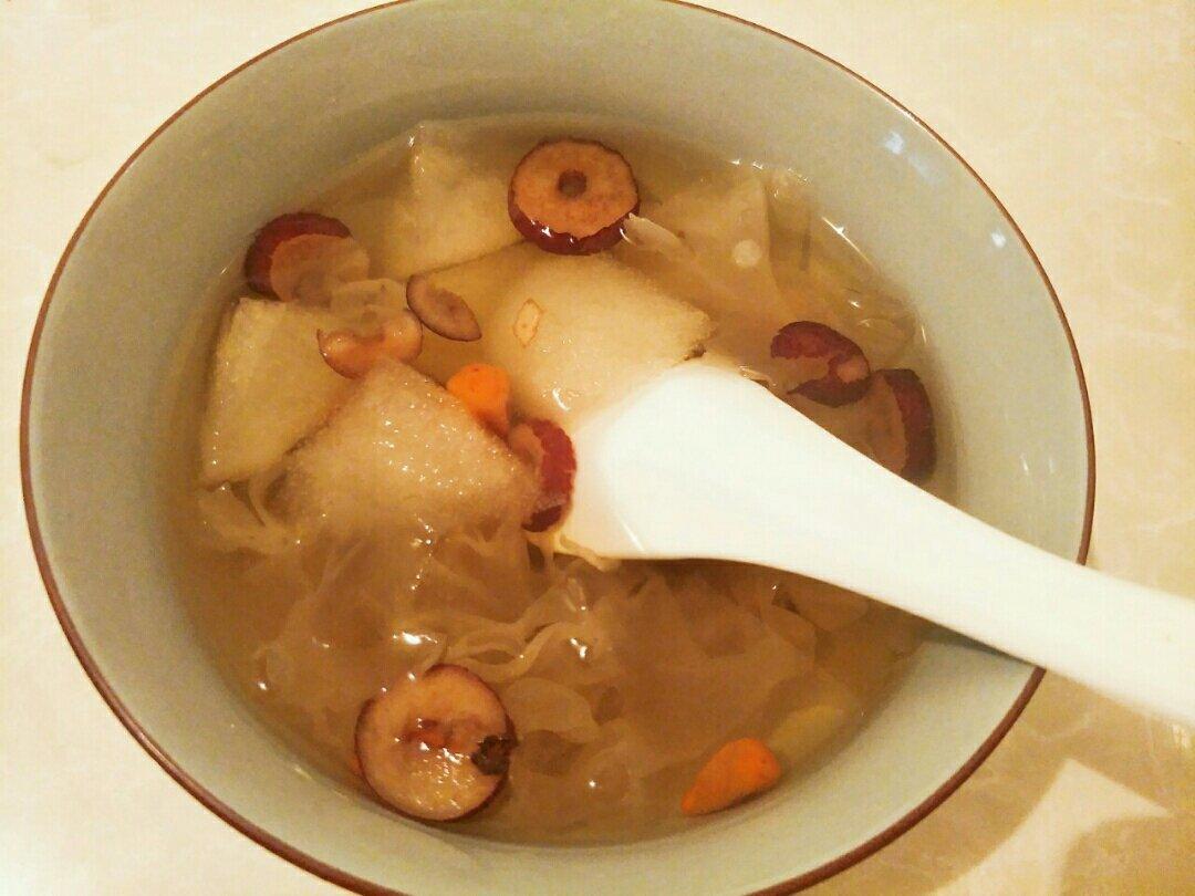 好一碗秋季佳品「润肺止咳汤」银耳红枣雪梨汤