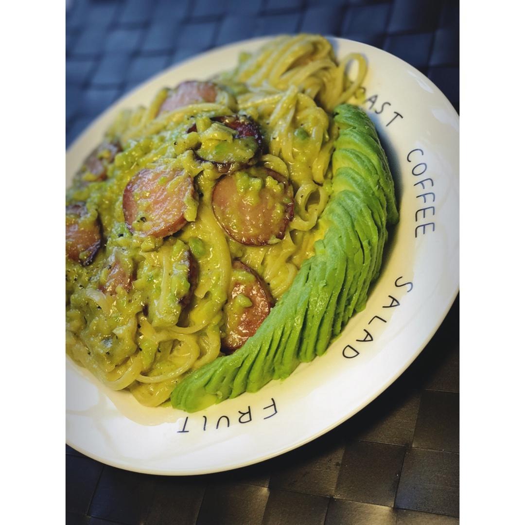 小清新牛油果火腿意面