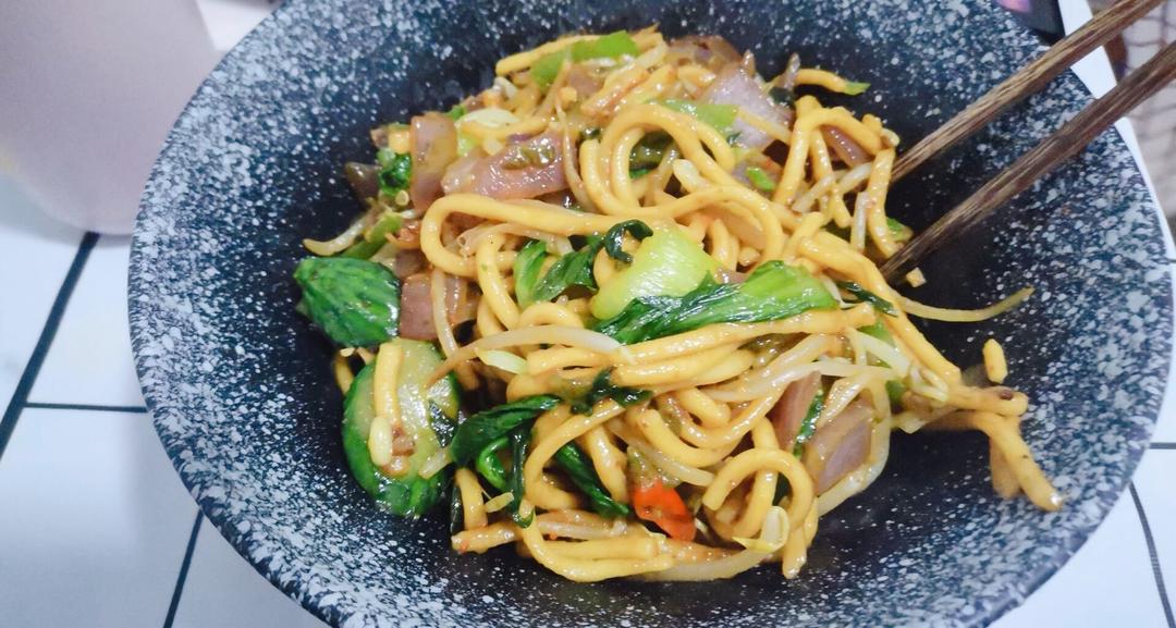 没放一粒肉㊙️却比夜市路边摊还好吃的🔥炒面