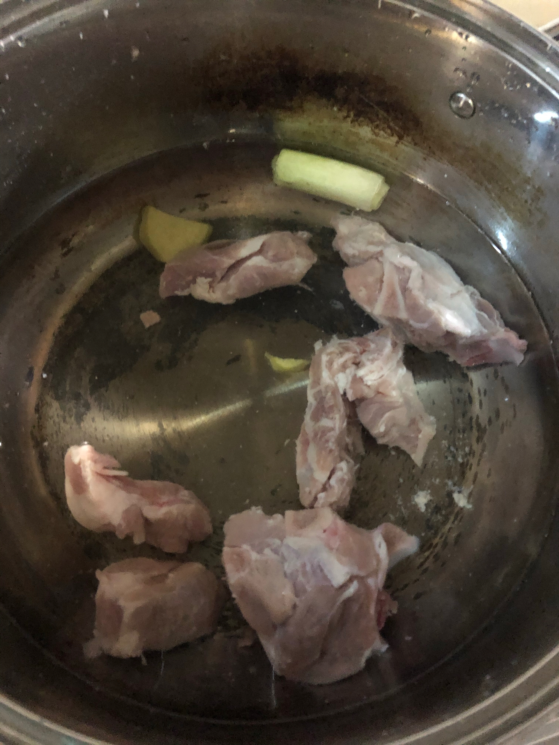 赤松茸葫芦排骨汤的做法 步骤1