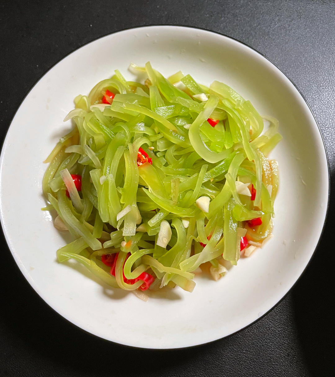 10分钟搞定的快手凉拌菜，清脆爽口的凉拌莴笋丝