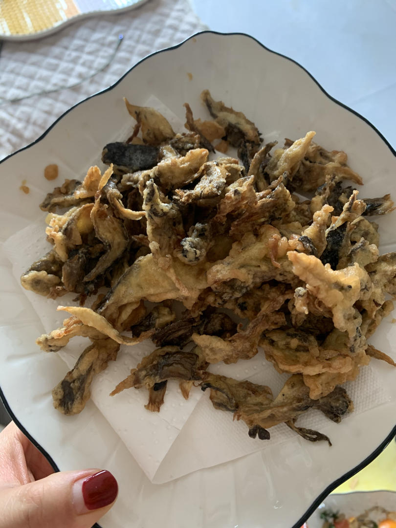 炸蘑菇用不用焯水？裹淀粉还是面粉？厨师长告诉你