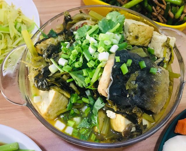 微微辣的酸菜鲟鱼段的做法