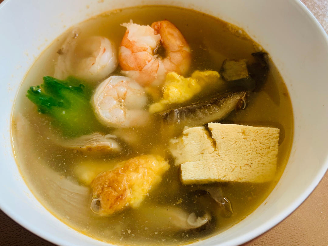 豆腐鲜虾菇菌汤