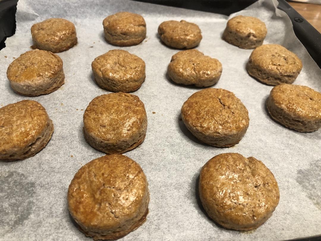 【视频】3分钟 奶油司康Scone(可能是世界上最快手的司康) 消耗淡奶油～