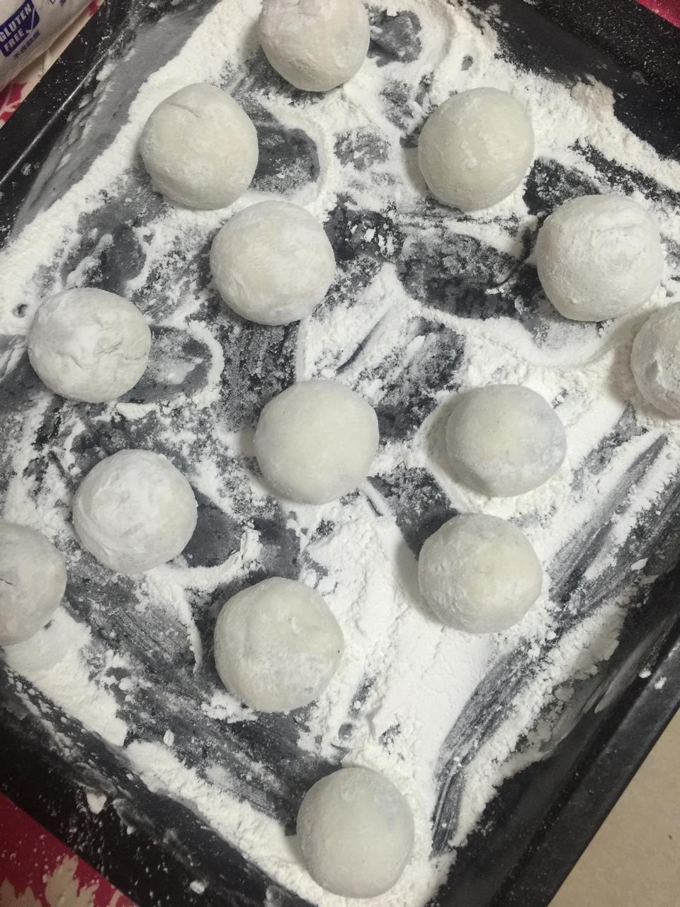 花生黑芝麻汤圆