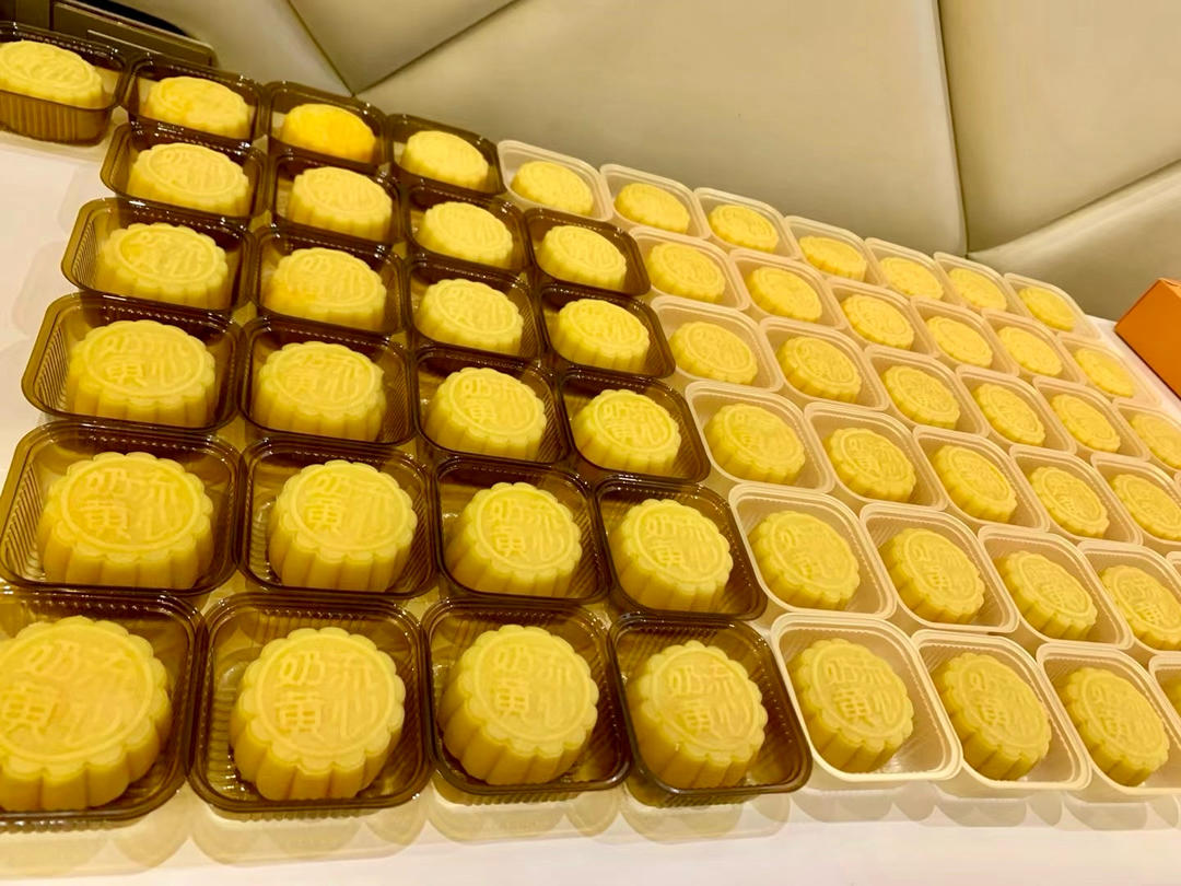 💃奶黄流心月饼——这是可以让你坐稳朋友圈厨霸位置的月饼🥮，没人点赞算我输👎