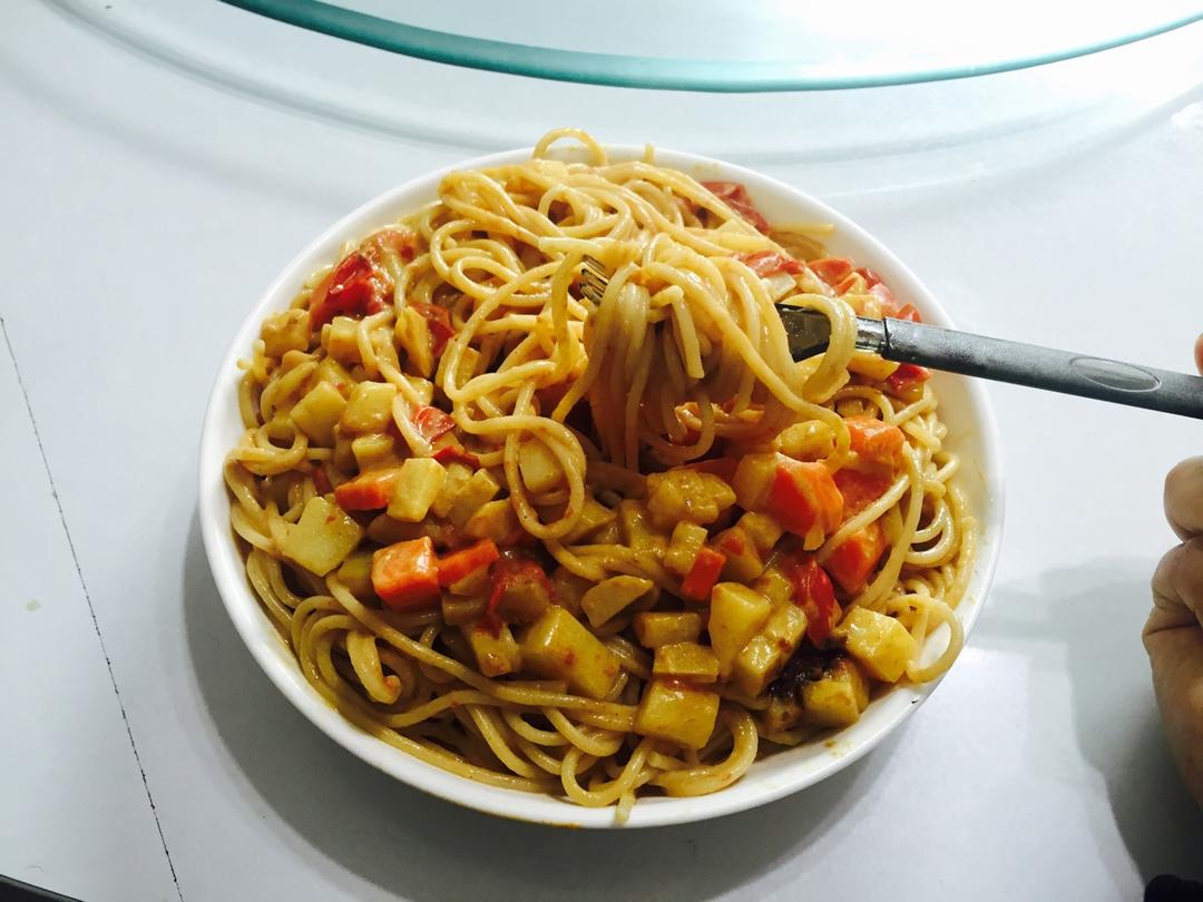 奶油咖喱香肠意面