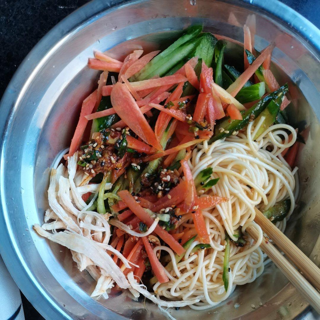 🥒鸡丝凉面