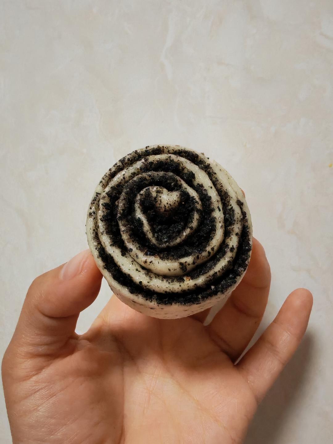 黑芝麻花生卷馒头