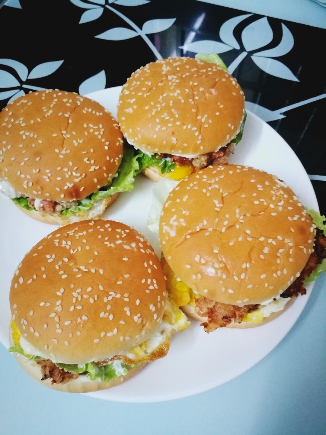 小玉儿0908做的自制营养肉饼汉堡包