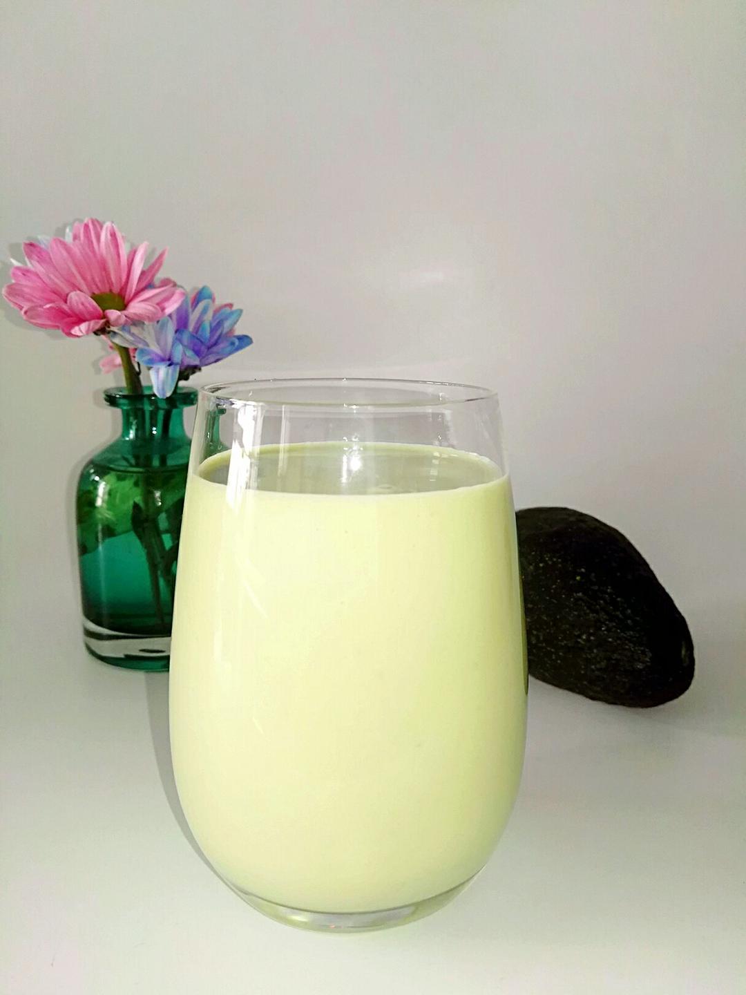 静之晗妈做的鳄梨牛奶