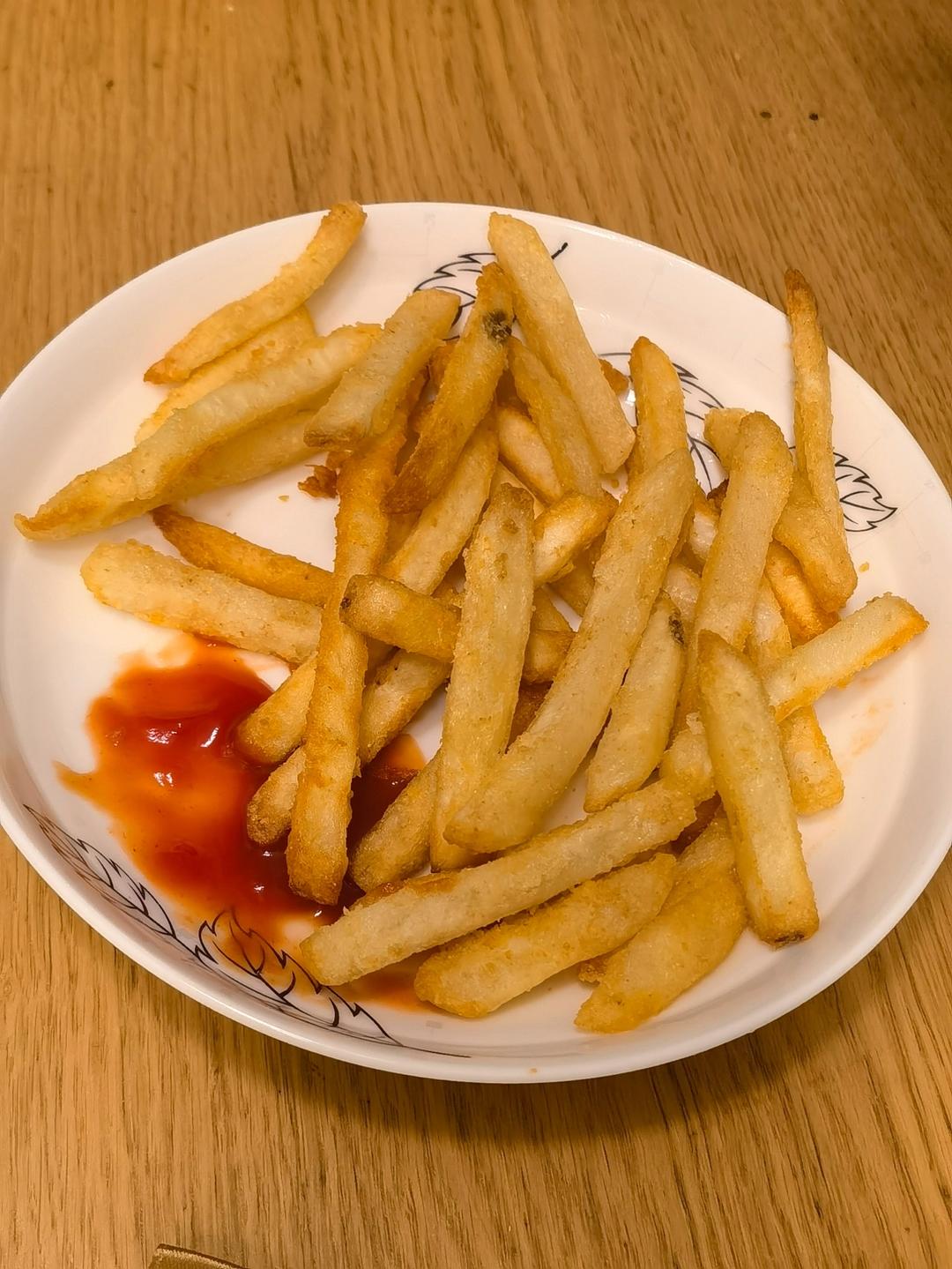 懒人快手版空气炸锅冻薯条肯德鸡的味道。