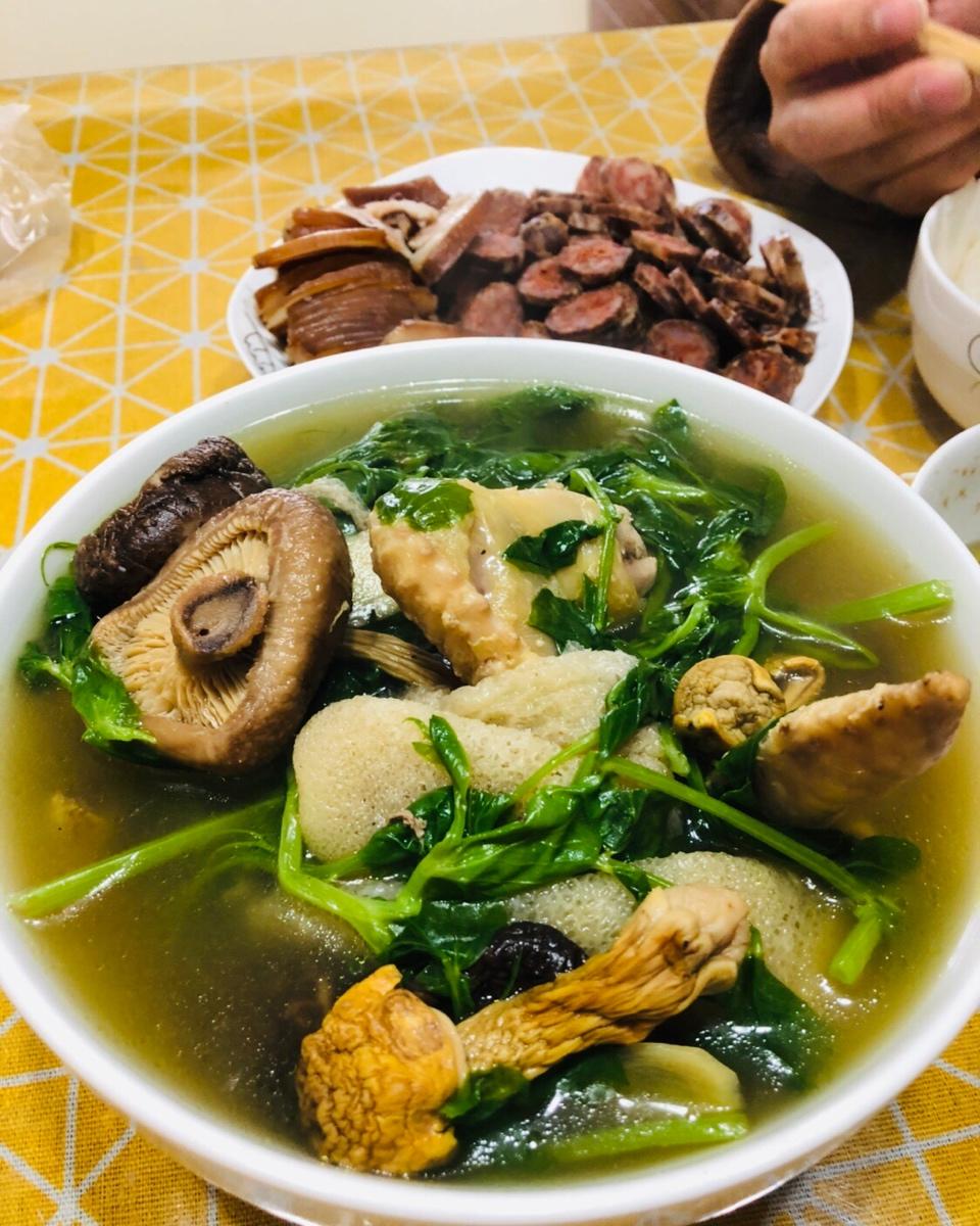 香菇炖鸡汤