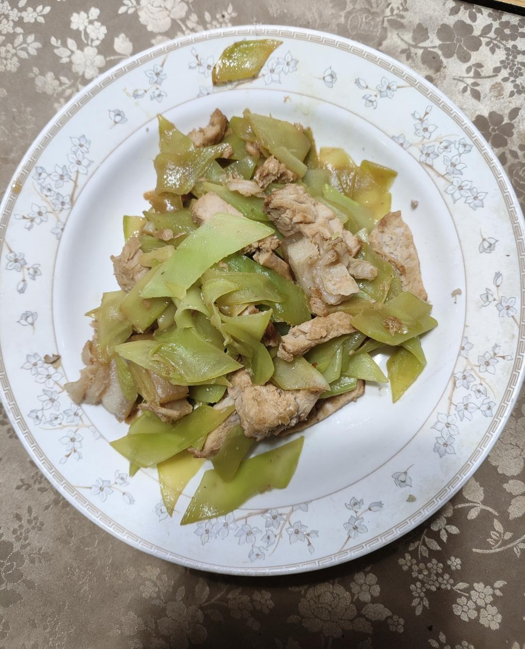 简单又好吃的莴笋炒肉