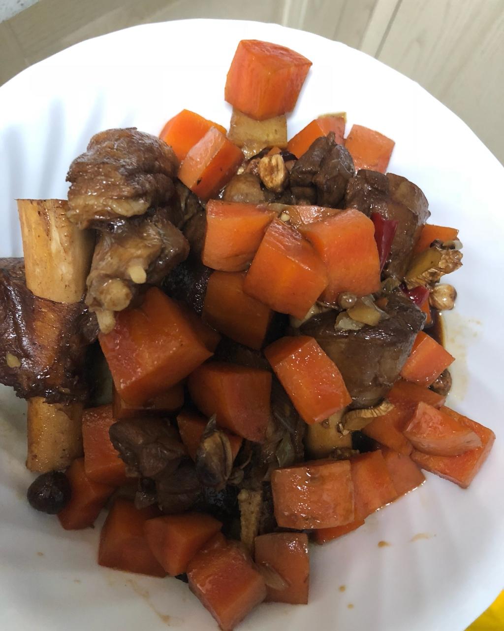 胡萝卜土豆烧牛腩