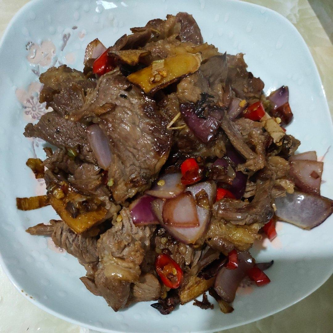 洋葱炒牛肉(上脑片)，快手家常菜
