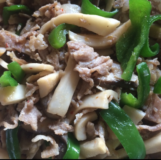 五花肉爆炒杏鲍菇