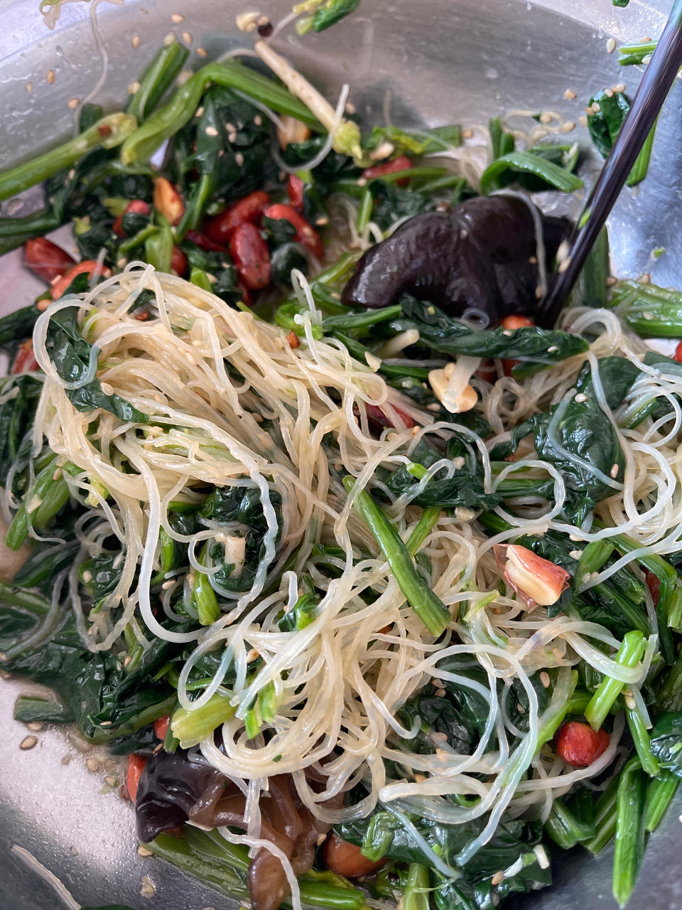 开胃爽口又营养的菠菜拌粉丝